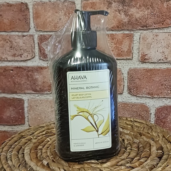 AHAVA MINERAL BOTANIC VELVET BODY LOTION HONEYSUCKLE‎ & LAVENDER 13.5 OZ - Picture 1 of 2
